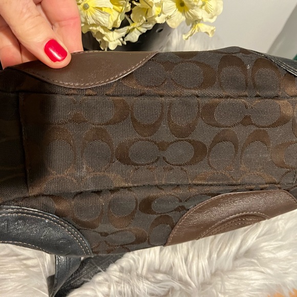 Coach East /West handbag - Picture 9 of 9